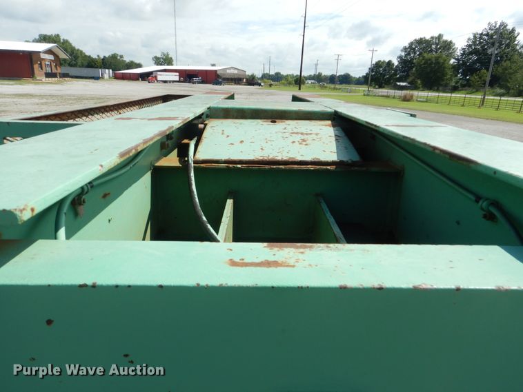 image for item GM9105 1984 International Trailers PFSD25T235T equipment trailer