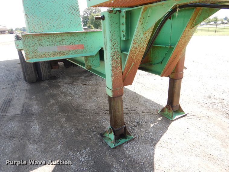 image for item GM9105 1984 International Trailers PFSD25T235T equipment trailer