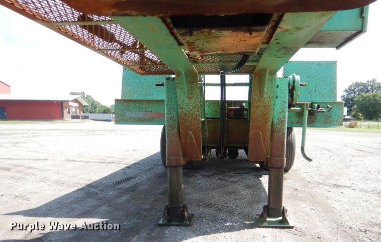 image for item GM9105 1984 International Trailers PFSD25T235T equipment trailer