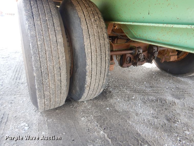 image for item GM9105 1984 International Trailers PFSD25T235T equipment trailer