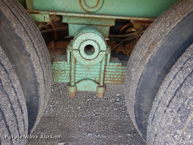 image for item GM9105 1984 International Trailers PFSD25T235T equipment trailer