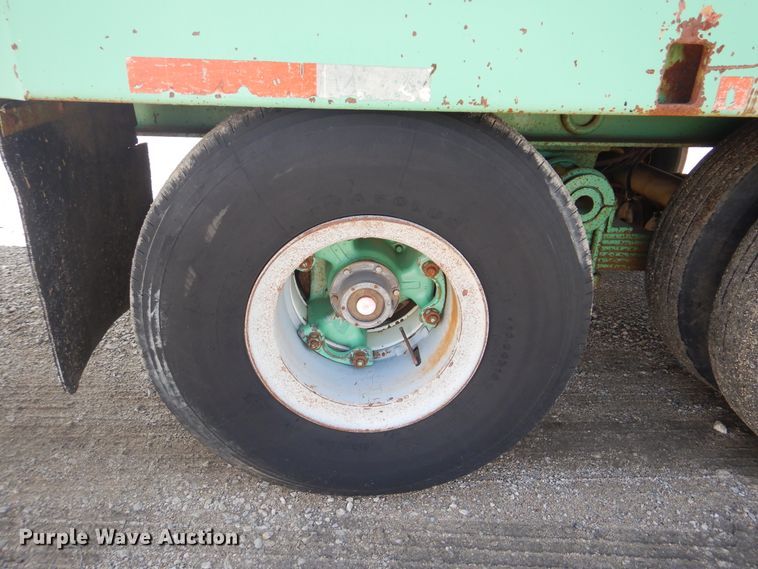 image for item GM9105 1984 International Trailers PFSD25T235T equipment trailer