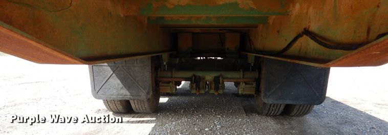 image for item GM9105 1984 International Trailers PFSD25T235T equipment trailer