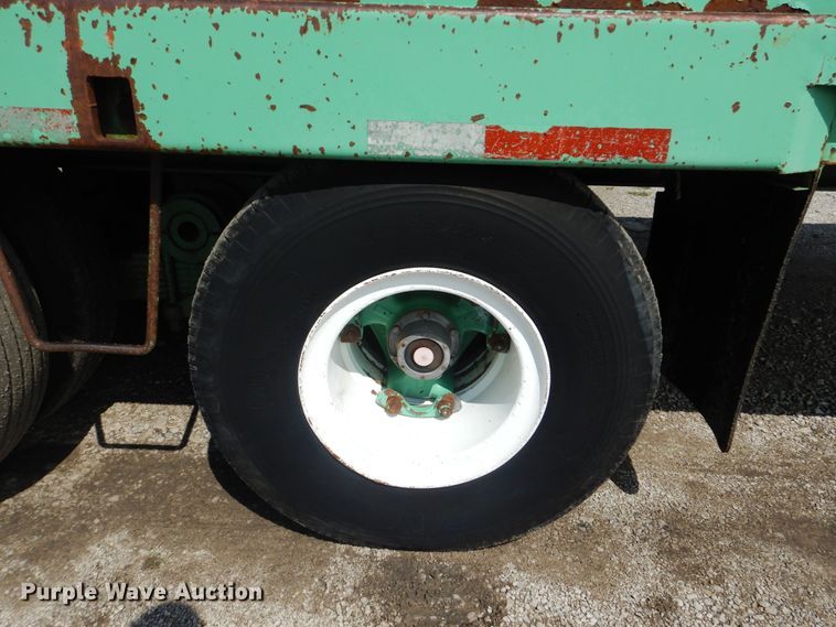 image for item GM9105 1984 International Trailers PFSD25T235T equipment trailer