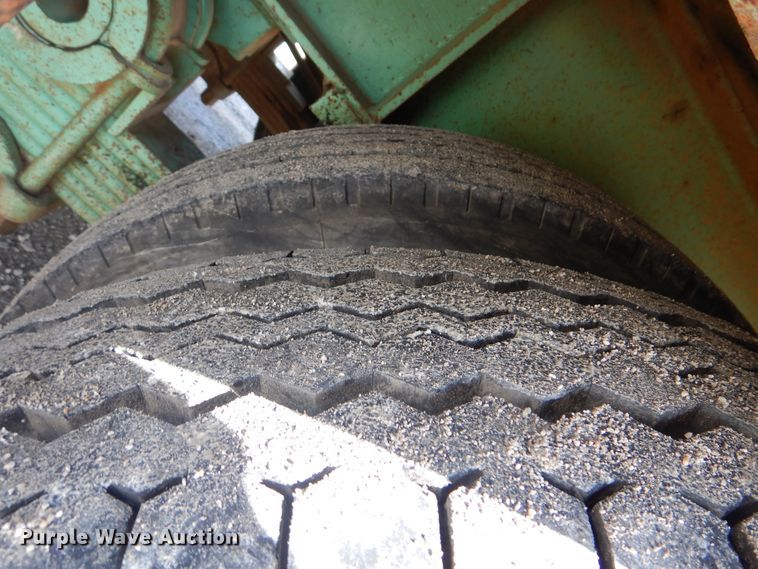 image for item GM9105 1984 International Trailers PFSD25T235T equipment trailer