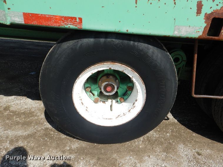 image for item GM9105 1984 International Trailers PFSD25T235T equipment trailer