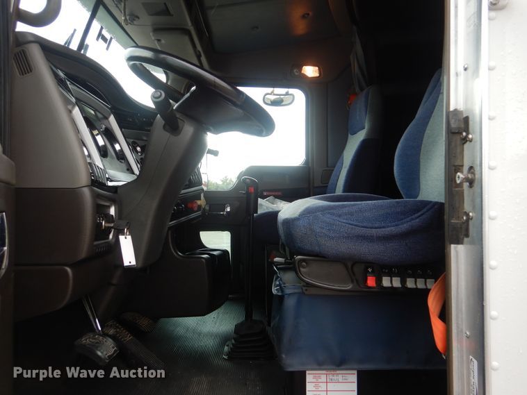 image for item GM9113 2012 Kenworth T660  semi truck