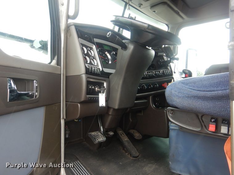 image for item GM9113 2012 Kenworth T660  semi truck