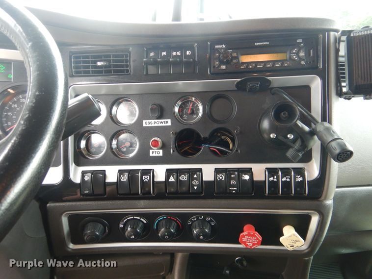 image for item GM9113 2012 Kenworth T660  semi truck