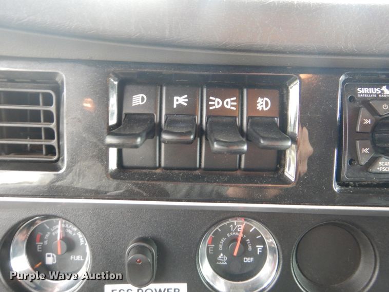 image for item GM9113 2012 Kenworth T660  semi truck