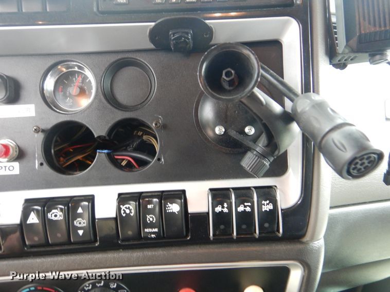 image for item GM9113 2012 Kenworth T660  semi truck