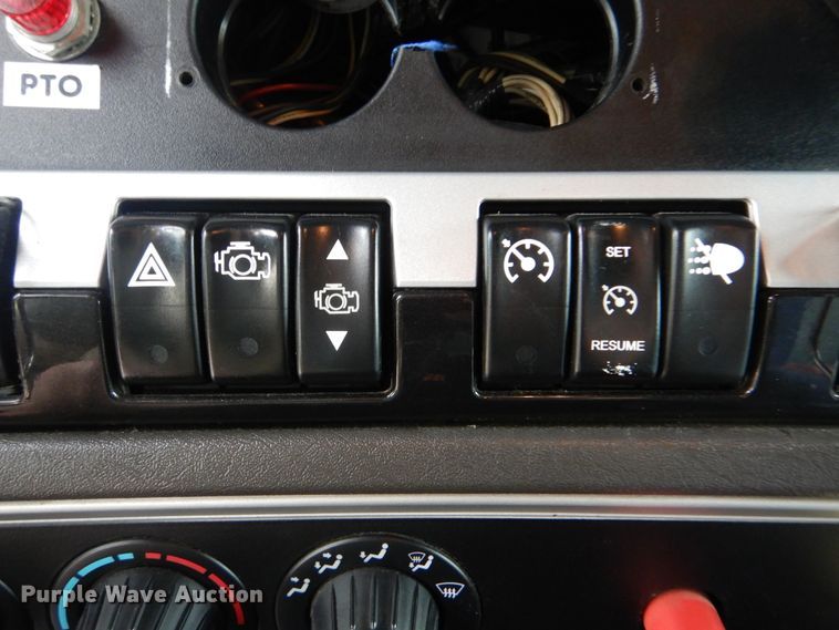 image for item GM9113 2012 Kenworth T660  semi truck