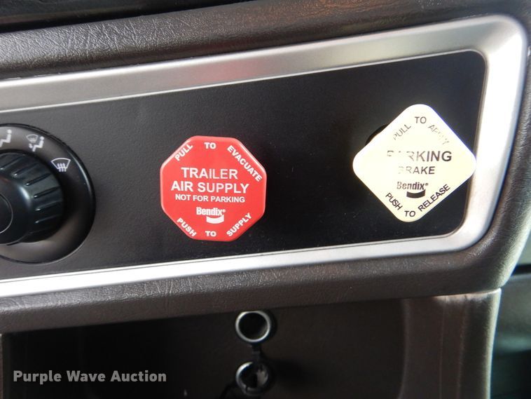 image for item GM9113 2012 Kenworth T660  semi truck