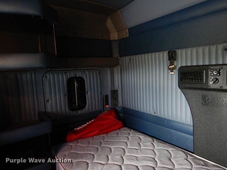 image for item GM9113 2012 Kenworth T660  semi truck