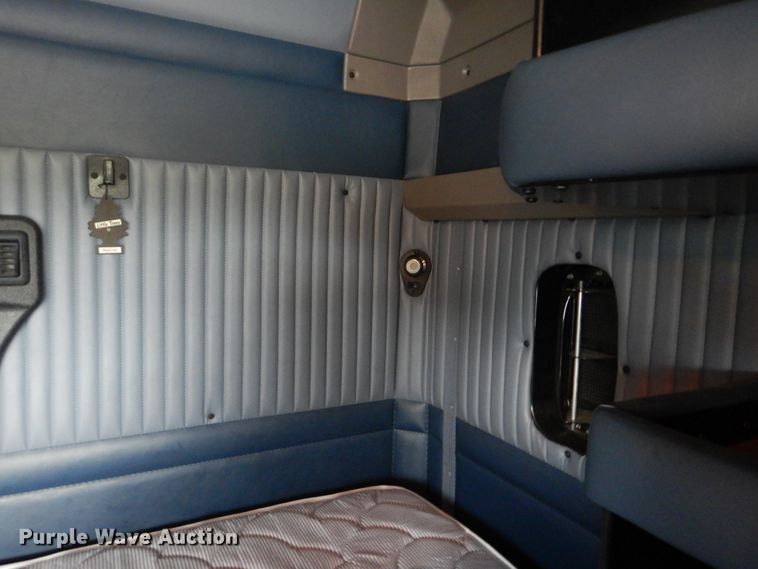 image for item GM9113 2012 Kenworth T660  semi truck