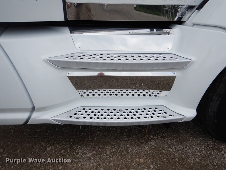 image for item GM9113 2012 Kenworth T660  semi truck