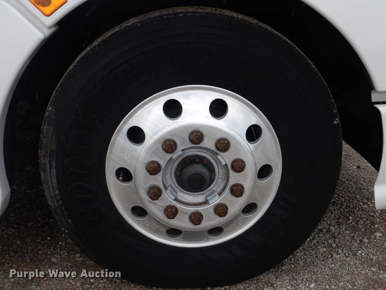 image for item GM9113 2012 Kenworth T660  semi truck