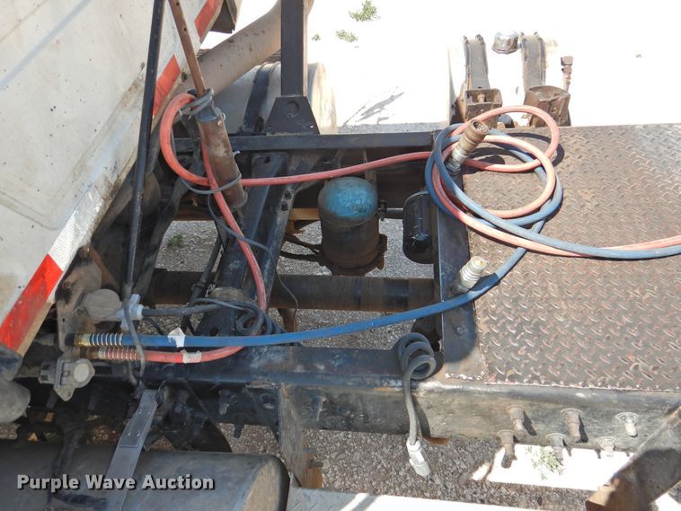 image for item GN9928 2001 Mack CH613  semi truck