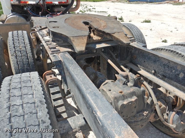 image for item GN9928 2001 Mack CH613  semi truck