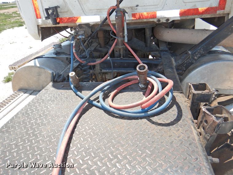 image for item GN9928 2001 Mack CH613  semi truck