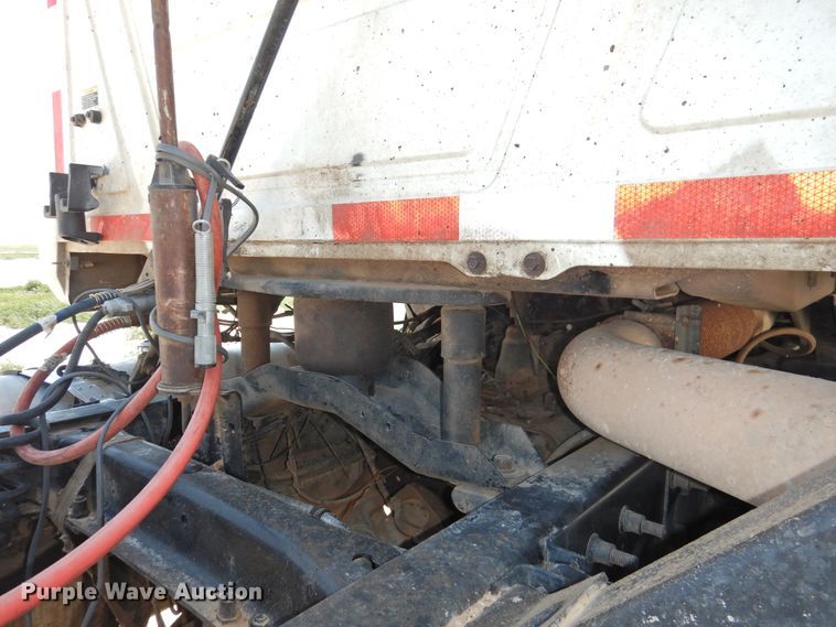 image for item GN9928 2001 Mack CH613  semi truck