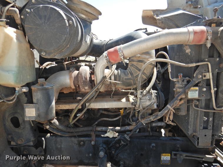 image for item GN9928 2001 Mack CH613  semi truck