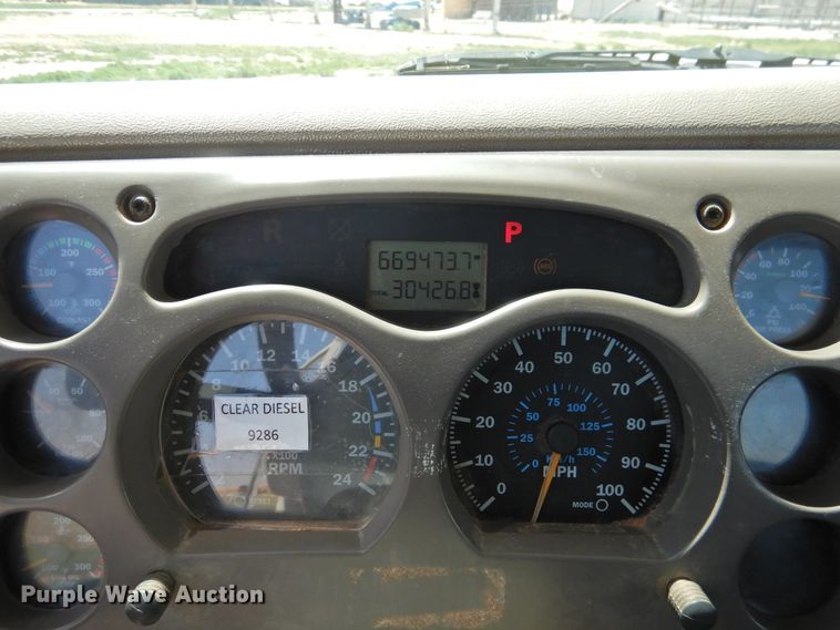 image for item GN9928 2001 Mack CH613  semi truck