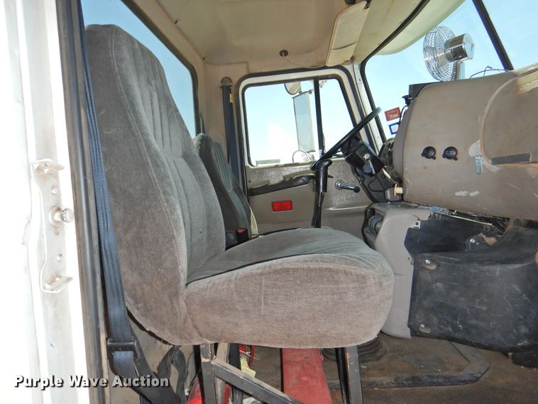 image for item GN9928 2001 Mack CH613  semi truck