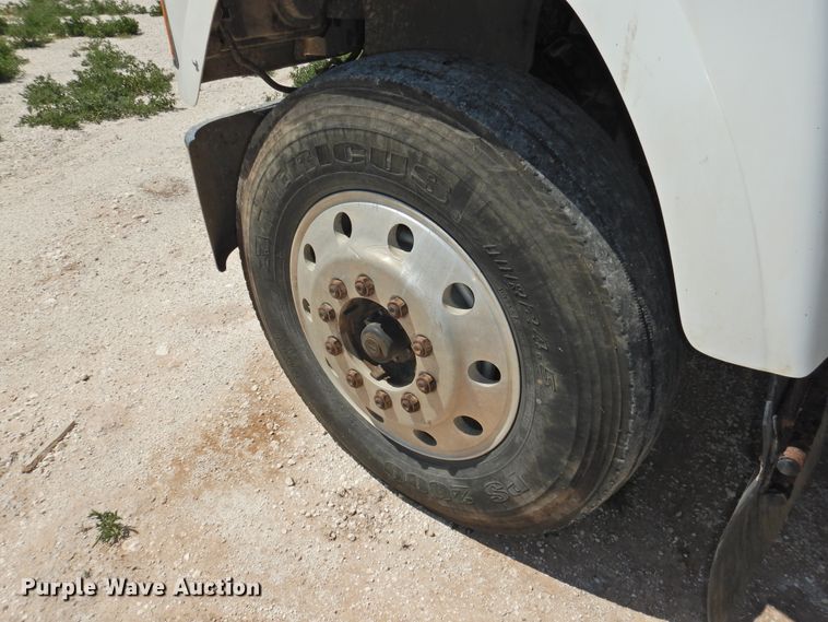 image for item GN9928 2001 Mack CH613  semi truck