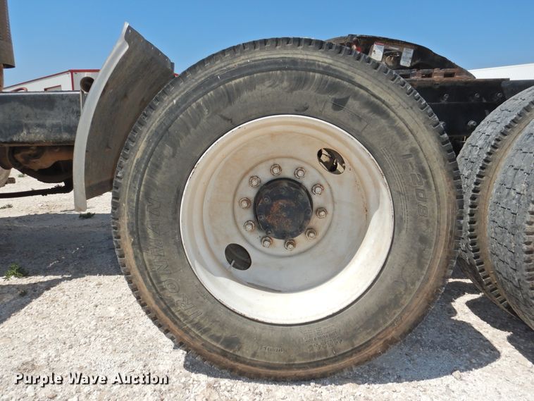 image for item GN9928 2001 Mack CH613  semi truck