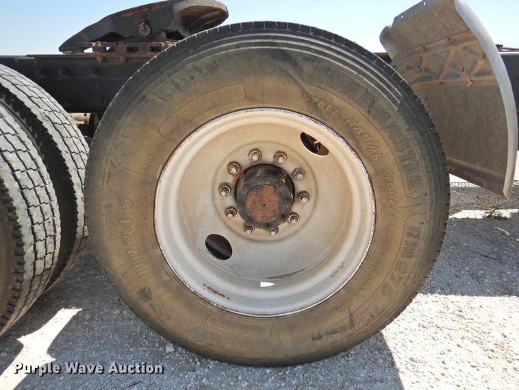 image for item GN9928 2001 Mack CH613  semi truck