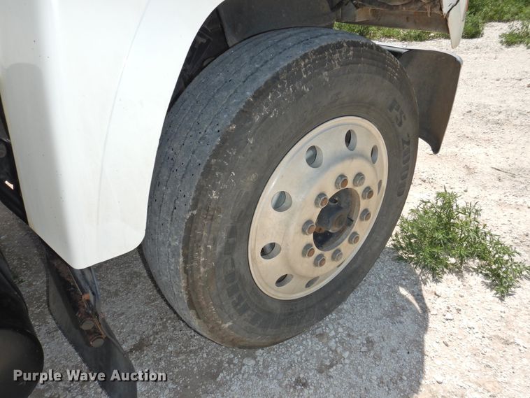 image for item GN9928 2001 Mack CH613  semi truck