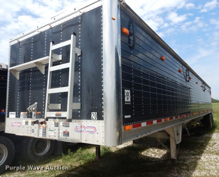 image for item GV9206 2011 Wilson DWH-551 double hopper bottom grain trailer