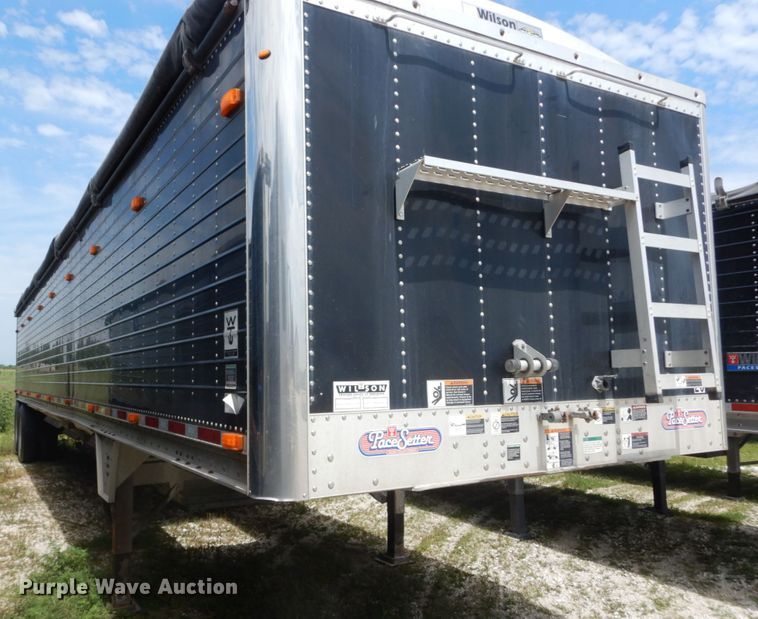 image for item GV9206 2011 Wilson DWH-551 double hopper bottom grain trailer
