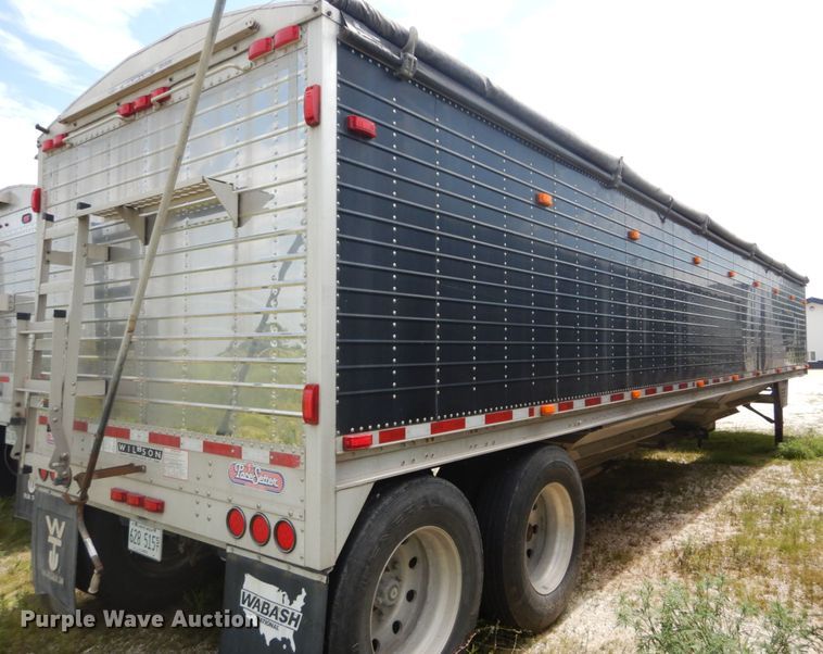 image for item GV9206 2011 Wilson DWH-551 double hopper bottom grain trailer
