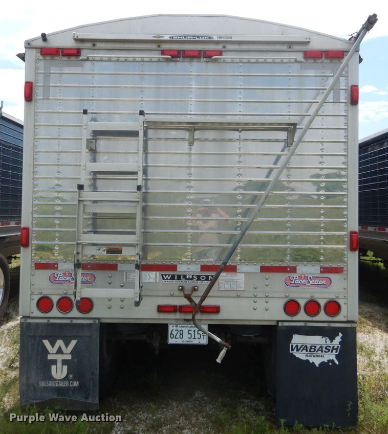 image for item GV9206 2011 Wilson DWH-551 double hopper bottom grain trailer