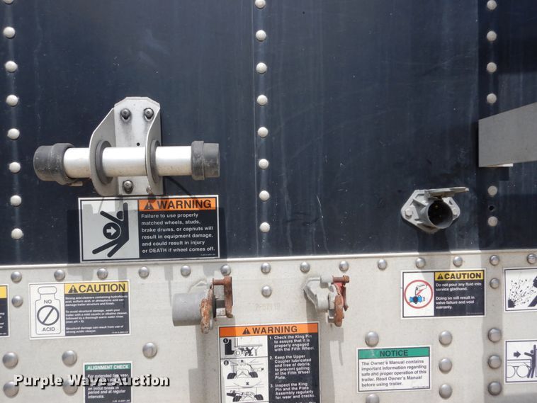 image for item GV9206 2011 Wilson DWH-551 double hopper bottom grain trailer