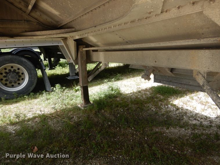 image for item GV9206 2011 Wilson DWH-551 double hopper bottom grain trailer