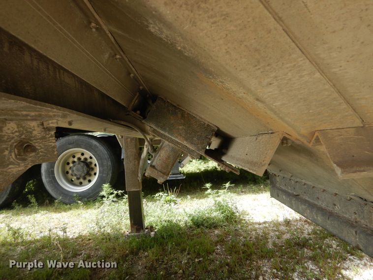 image for item GV9206 2011 Wilson DWH-551 double hopper bottom grain trailer