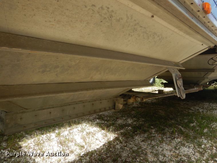 image for item GV9206 2011 Wilson DWH-551 double hopper bottom grain trailer