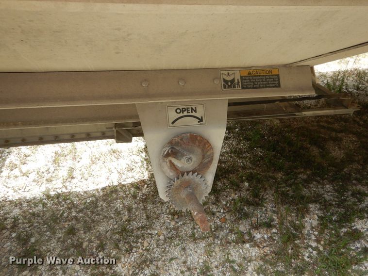 image for item GV9206 2011 Wilson DWH-551 double hopper bottom grain trailer