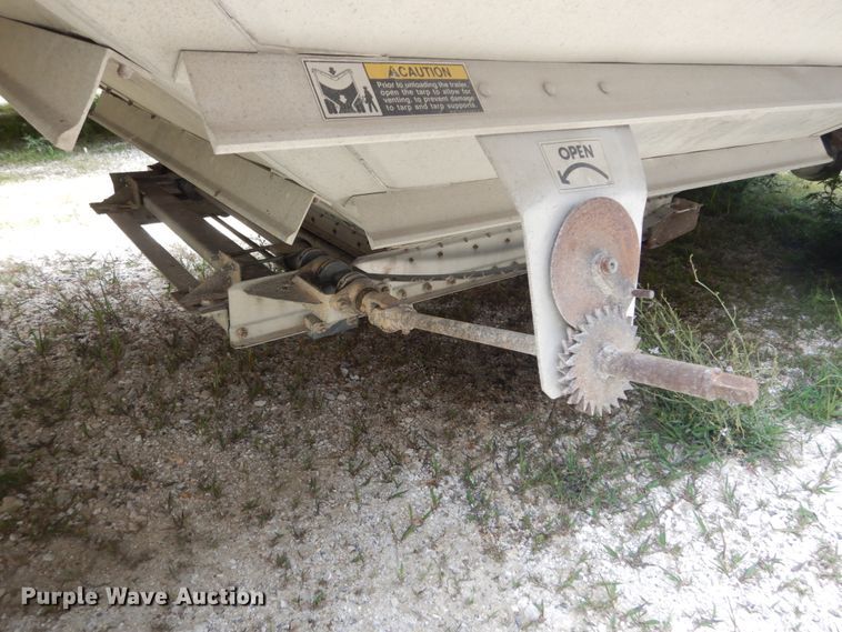 image for item GV9206 2011 Wilson DWH-551 double hopper bottom grain trailer