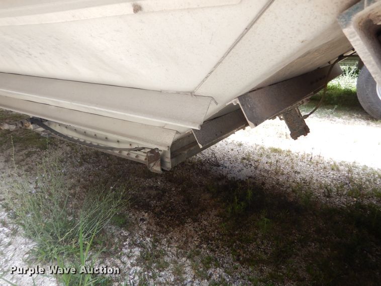 image for item GV9206 2011 Wilson DWH-551 double hopper bottom grain trailer