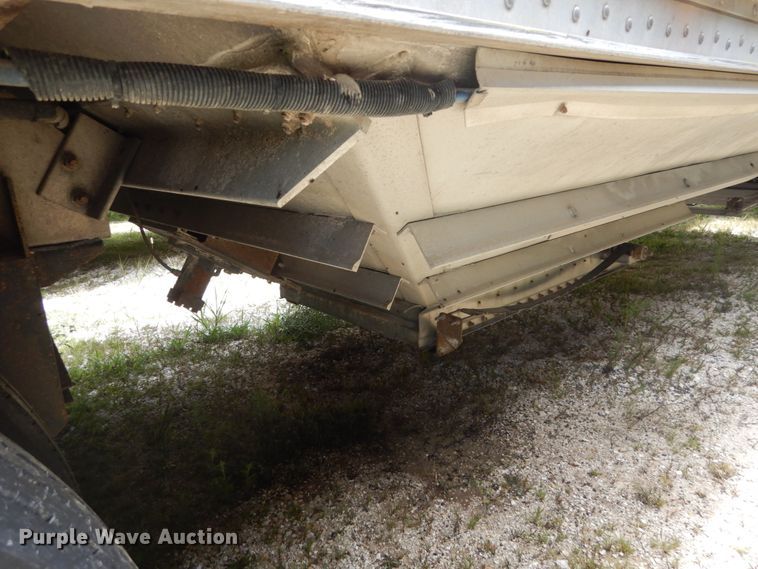image for item GV9206 2011 Wilson DWH-551 double hopper bottom grain trailer