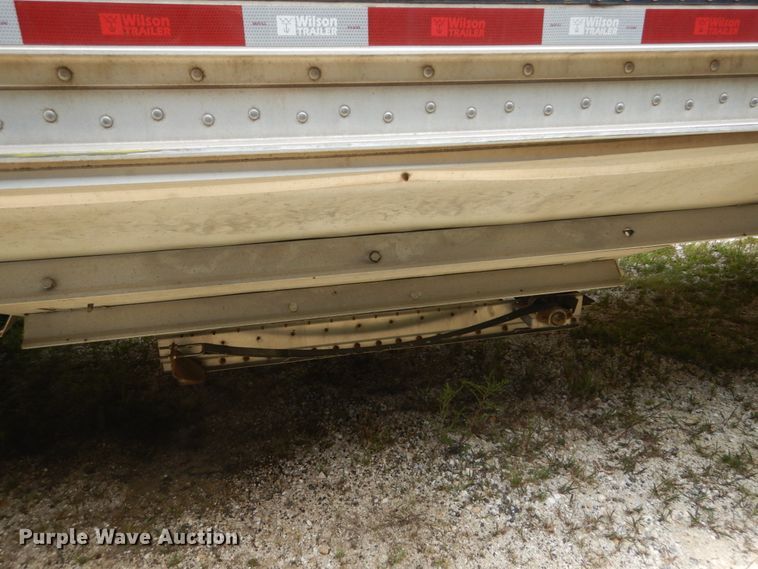 image for item GV9206 2011 Wilson DWH-551 double hopper bottom grain trailer