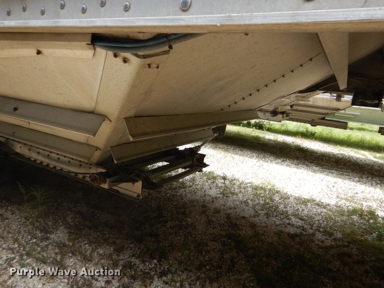 image for item GV9206 2011 Wilson DWH-551 double hopper bottom grain trailer