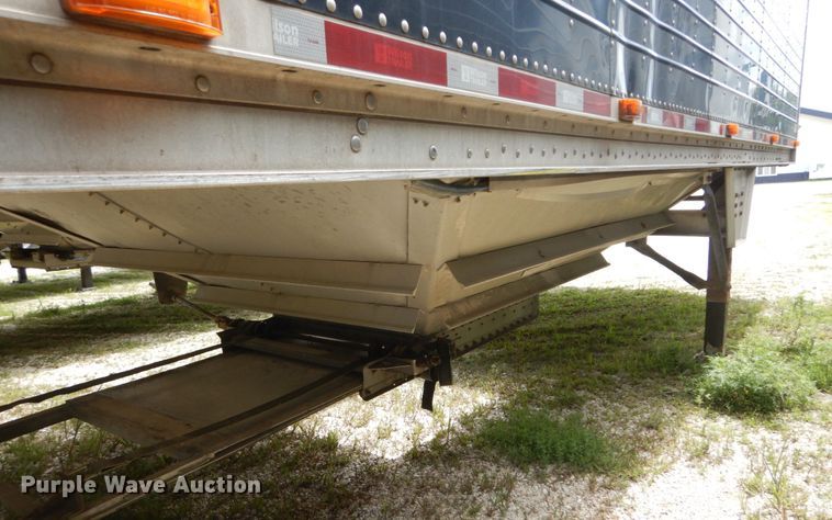 image for item GV9206 2011 Wilson DWH-551 double hopper bottom grain trailer