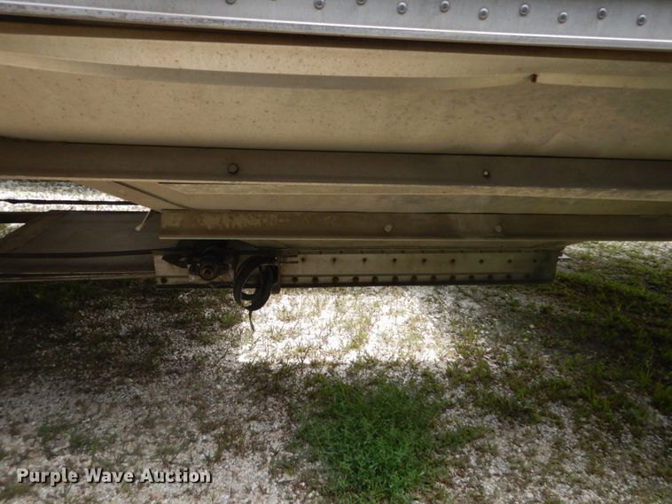 image for item GV9206 2011 Wilson DWH-551 double hopper bottom grain trailer