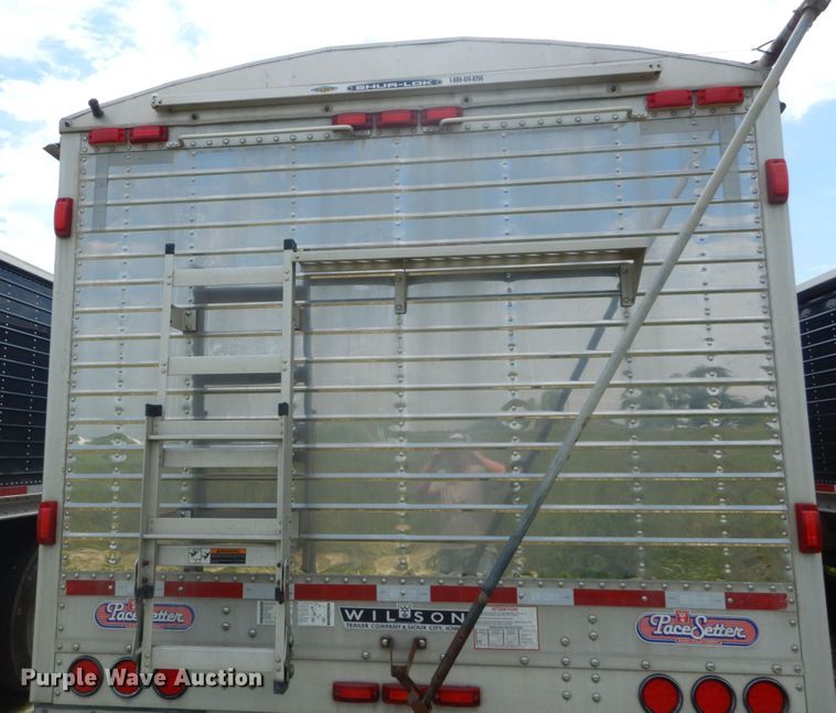 image for item GV9206 2011 Wilson DWH-551 double hopper bottom grain trailer