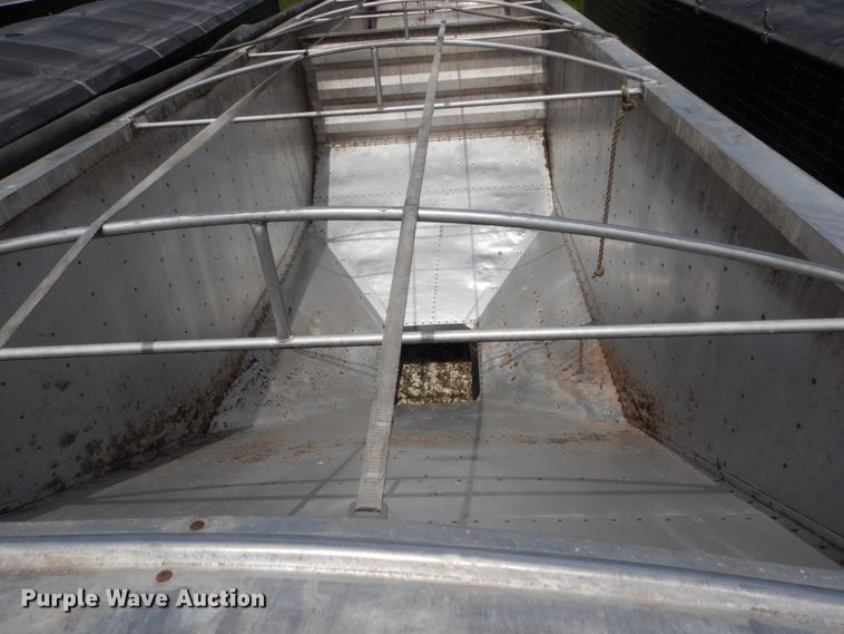 image for item GV9206 2011 Wilson DWH-551 double hopper bottom grain trailer
